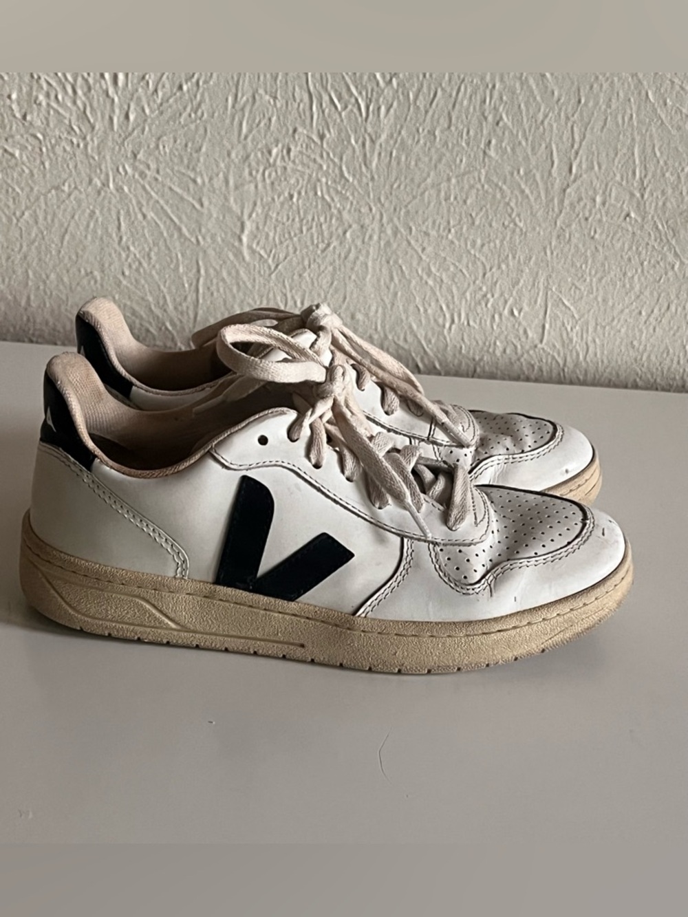 Veja V-10 sneakers